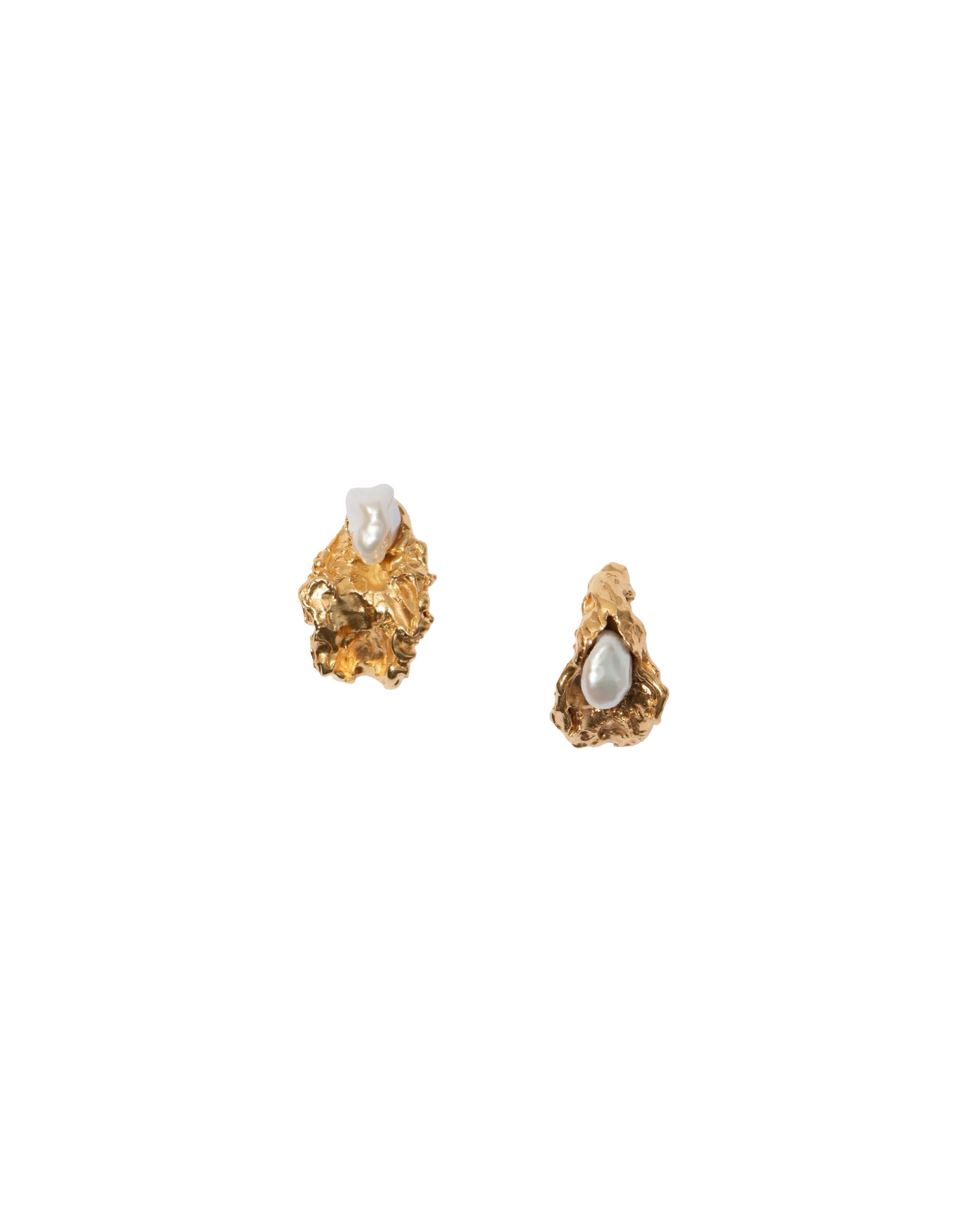 LES MERES THE ORGANIC HOOP PEARL EARRINGS